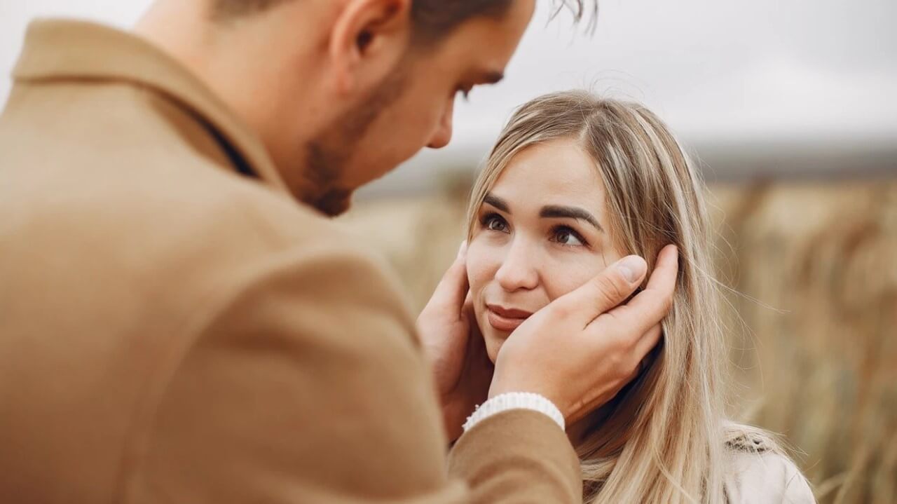 Wie Du als Mann einer Frau richtig Komplimente machst Komplimente machen - Hilfe für Männer