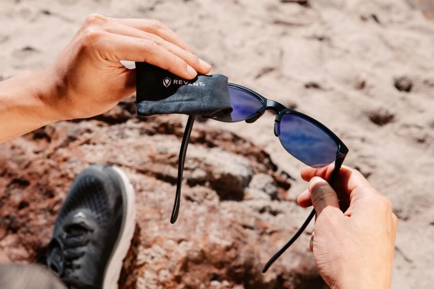 Pflege und Reinigung einer Sonnenbrille