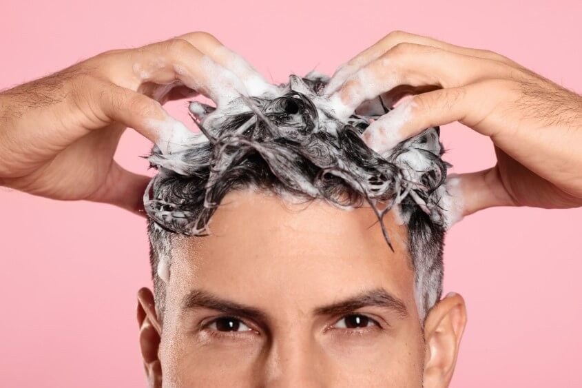 Haarausfall vorbeugen - Koffein-Shampoo
