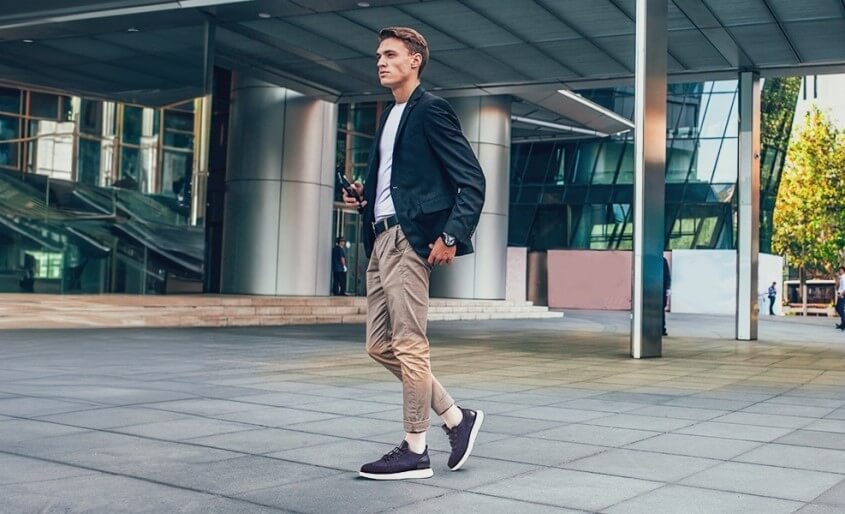 Sneaker mit Anzug - Afterworkparty
