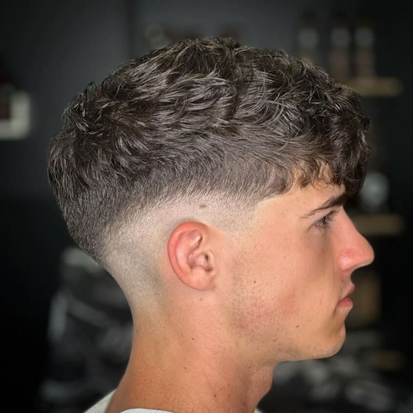 Mid Fade Haircut bei Männern