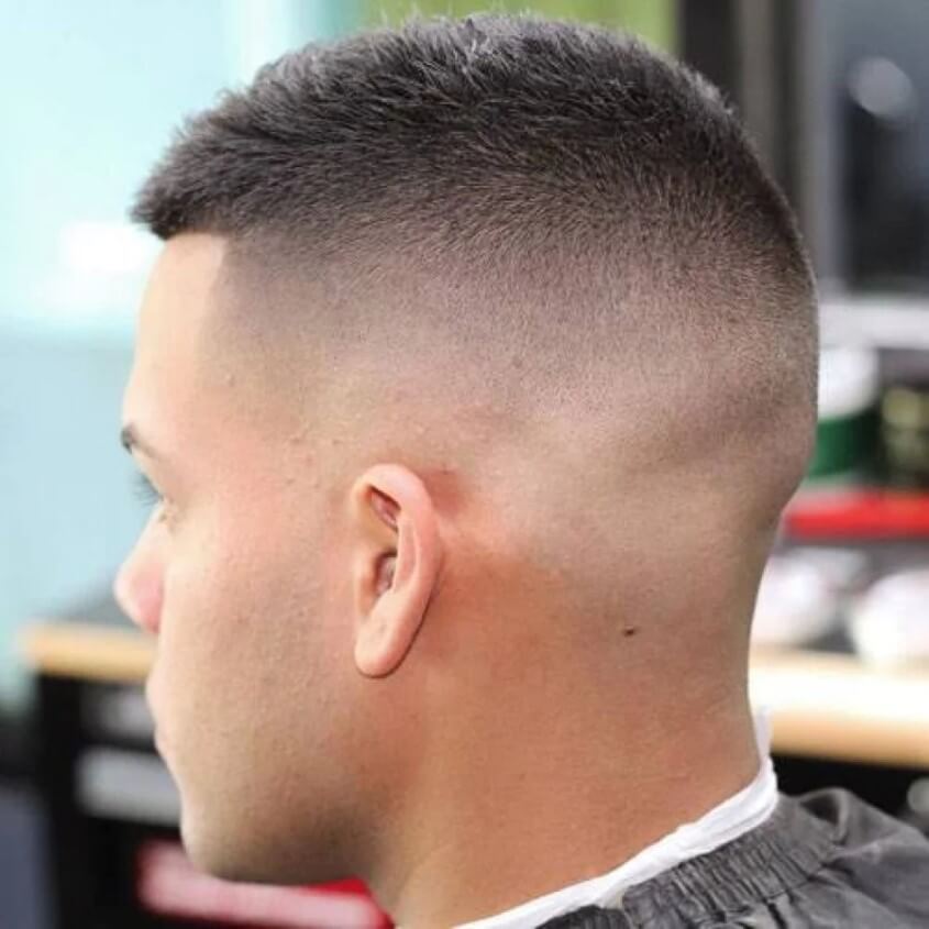 Skin- / Bald-Fade bei Männern