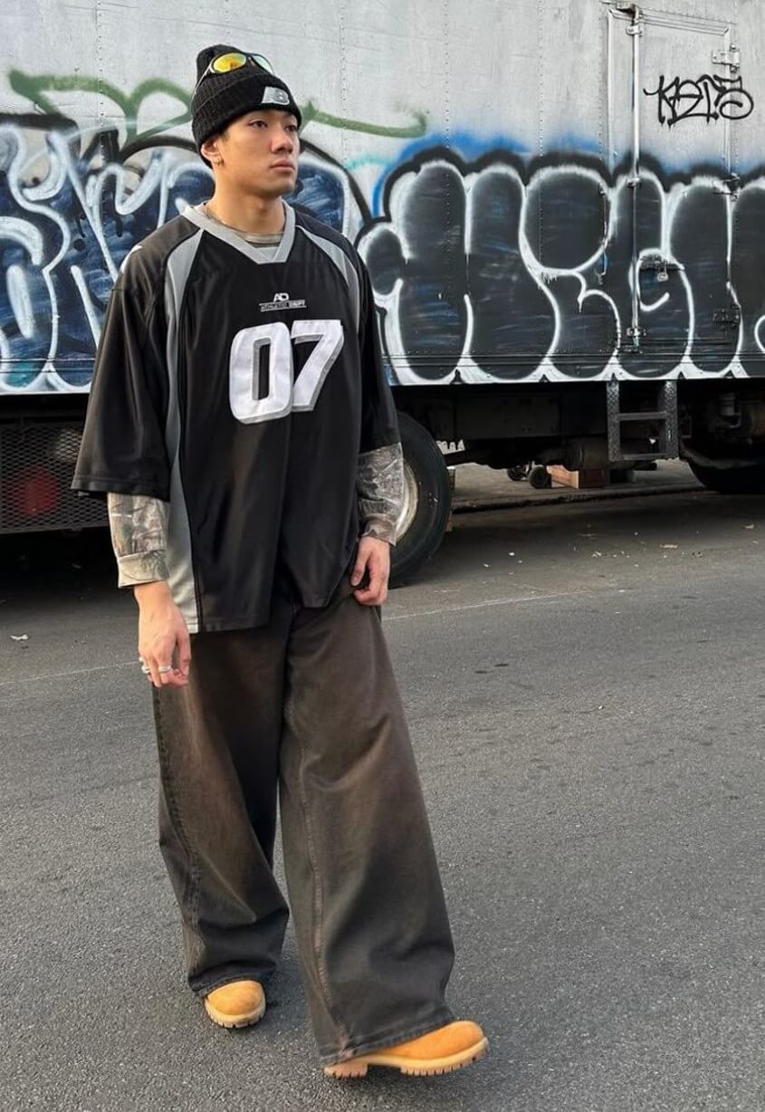 Retro Streetwear im Y2K Style