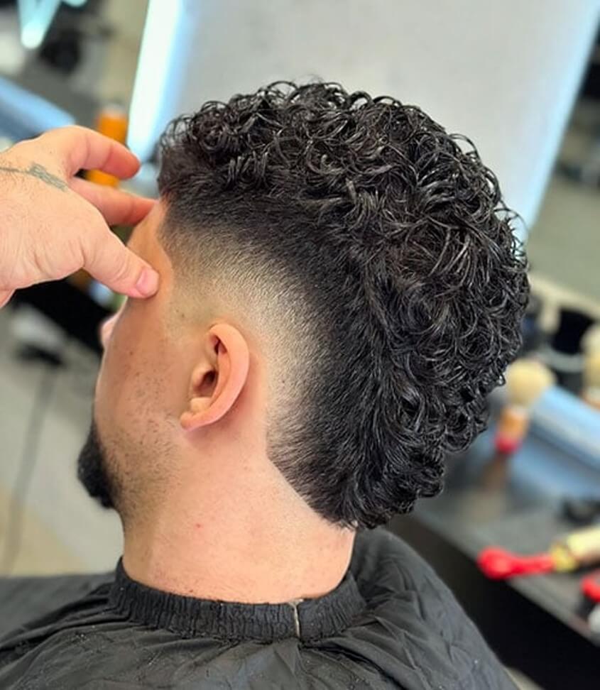 Curly-Frisuren bei Männern