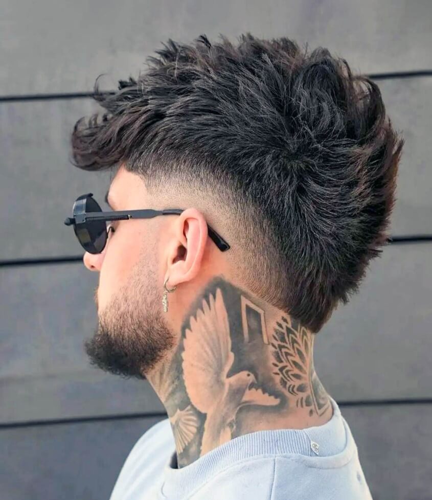 Burst Fade mit Tattoo