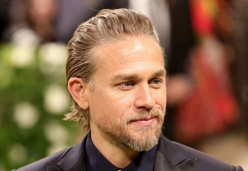 Slick Nack modern - Charlie Hunnam