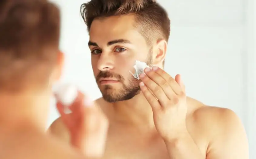 einfache Anti-Aging Routine für Männer